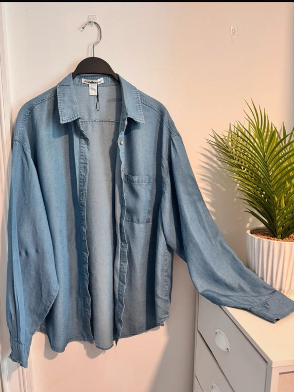🩷Like New Women’s Lightwight Sheer Button~Up Top